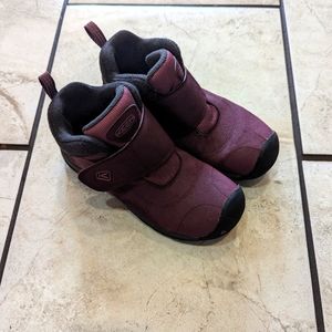 Keens waterproof boot size 2